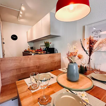 New With Sunny Terrace & Air Condition アパート *