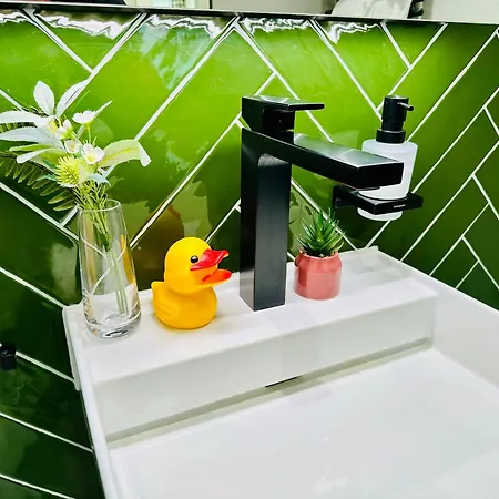 Апартаменти New With Sunny Terrace & Air Condition Цюрих