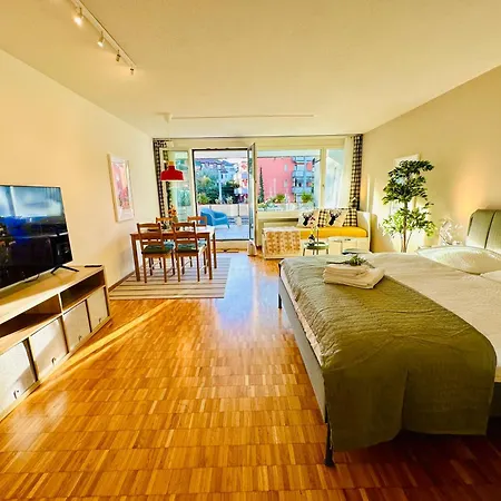 New With Sunny Terrace & Air Condition * チューリッヒ