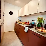 شقة New With Sunny Terrace & Air Condition