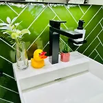 شقة New With Sunny Terrace & Air Condition زيورخ