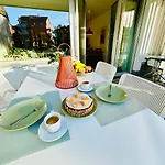 New With Sunny Terrace & Air Condition شقة