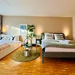 شقة New With Sunny Terrace & Air Condition *